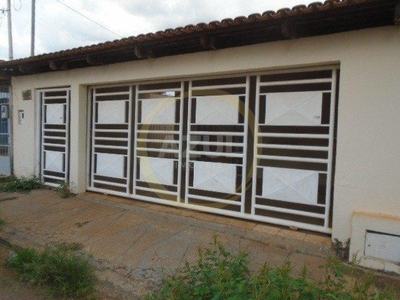 Casa com 4 quartos à venda, 303.0m²