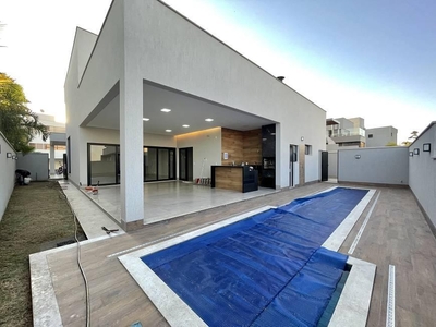 Casa com 4 quartos à venda, 540.0m²