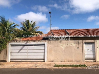 Casa Térrea à Venda por R$ 800.000