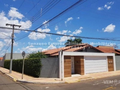 Casa Térrea com 4 Quartos à Venda por R$ 1.250.000