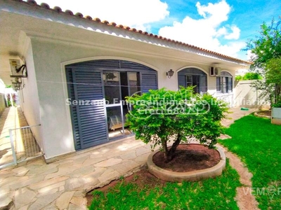 Casa Térrea com 4 Quartos à Venda por R$ 1.800.000