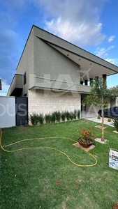 Cond. horizontal casa com 4 quartos à venda, 420.0m²