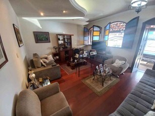 Casa com 2 quartos à venda no bairro Parque Turistas, 200m²