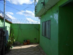 Casa com 3 quartos à venda no bairro Monte Castelo, 400m²