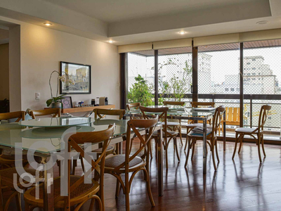 Apartamento à venda em Itaim Bibi com 210 m², 3 quartos, 3 suítes, 3 vagas