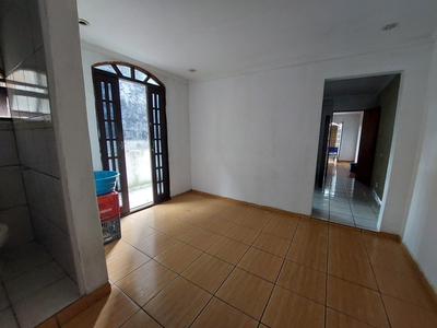 Casa em Chácaras Caxingui, Embu das Artes/SP de 90m² 1 quartos para locação R$ 950,00/mes