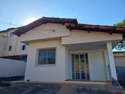 Casa em Morrinhos, Montes Claros/MG de 120m² 4 quartos à venda por R$ 359.000,00 ou para locação R$ 1.300,00/mes