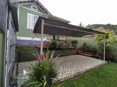 Casa em Mosela, Petrópolis/RJ de 120m² 2 quartos à venda por R$ 749.000,00