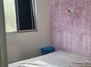 Alugo QUARTO para MULHER