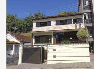Ampla Casa para Locação no Bairro Vitorino Braga - 3 quartos com suíte e terraço privativ
