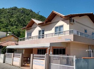 Apartamento a poucos metros da praia