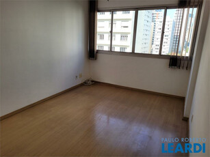 Apartamento à venda por R$ 750.000