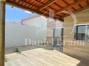 Casa com 3 dormitórios sendo 1 suíte, piscina e churrasqueira