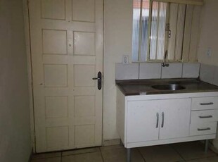 Casa-Locação- Jardim São Luiz/ Jardim Ibirapuera, S.P. 1 dormitório, 1 banheiro, 1 Cozinha