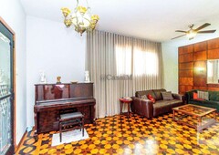 Casa com 5 quartos à venda no bairro Sagrada Família, 266m²