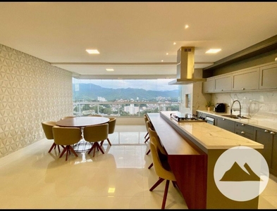 Apartamento no Bairro Bom Retiro em Blumenau com 4 Dormitórios (4 suítes) e 256 m²