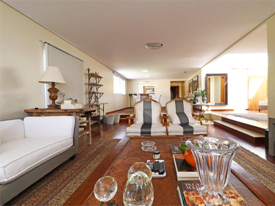 Casa com 6 quartos à venda ou para alugar em Alto De Pinheiros - SP