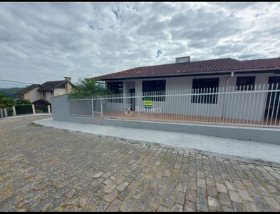 Casa no Bairro Fortaleza em Blumenau com 3 Dormitórios (1 suíte) e 300 m²