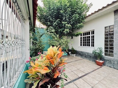 Casa à venda com 4 quartos em Parque 10 de Novembro - Manaus AM