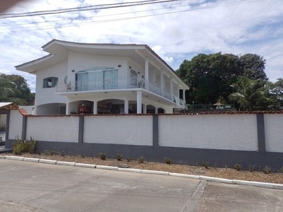 Vendo Casa Duplex com Piscina no Condomínio Jardim Vila Rica/ Financia