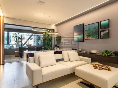 Apartamento com 2 quartos à venda, 82.0m²