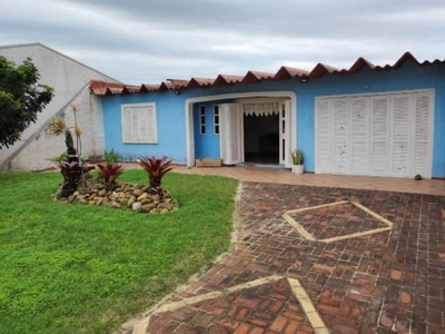 Casa 2 dormitórios praia mariluz