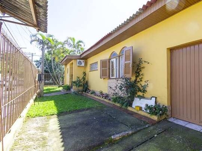 Casa Padrão, 3 dormitórios na Rua Duque De Caxias