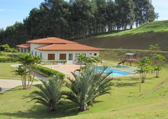 Vende-se terreno no Condomínio Terras de Santa Cruz em Bragança Paulista. Agende sua visita com a Dennes Imóveis.