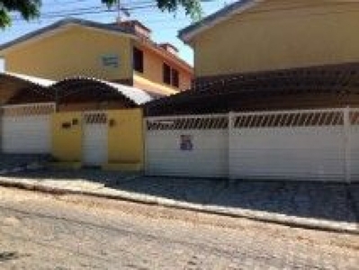 Apartamento tipo Duplex, Estilo casa Duplex, com Área Livre para Criar Até Animais de Estimação! OPORTUNIDADE!