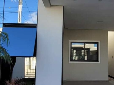 Casa individual com 3 quartos sendo 1 suíte Living integrada com cozinha Lavabo Área de s