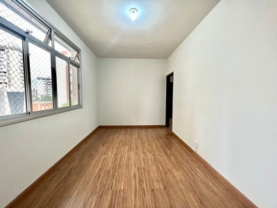 Amplo apartamento de 3 quartos