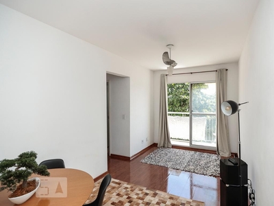 APARTAMENTO no 4º andar com 2 dormitórios e 1 garagem