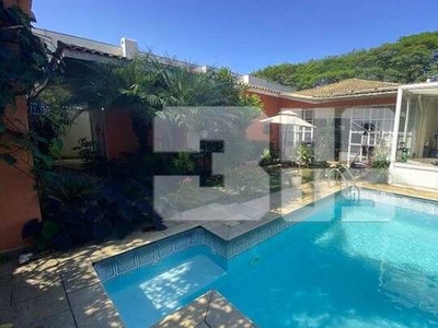 Casa de 300m² em Altos de Pinheiros para alugar, 3 suítes, piscina, área gourmet e pronto