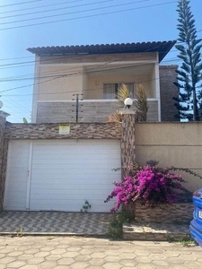 Casa em condomínio com projetados