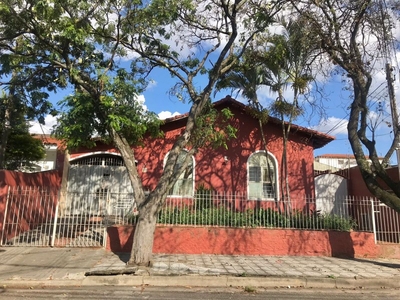 Casa espaçosa (3 min. da General Carneiro)