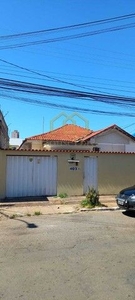 Casa para aluguel tem 290 metros quadrados com 3 quartos em Setor Campinas - Goiânia - GO