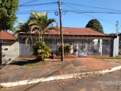 Casa Térrea com 3 Quartos à Venda por R$ 690.000