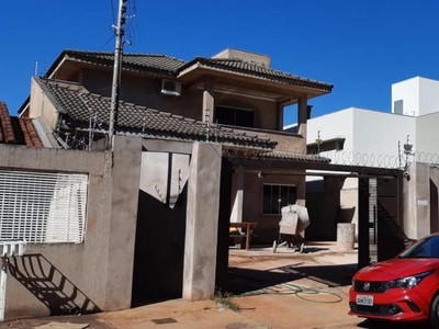Casa Térrea com 3 Quartos à Venda por R$ 890.000