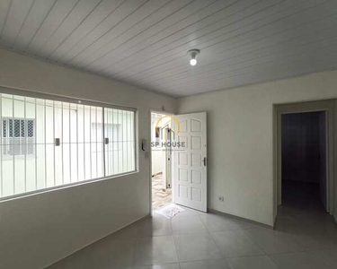 Casa térrea reformada para locação, 1 dormitório, 1 banheiro, quintal compartilhado, 50 m²