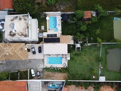 Linda casa, local previlegiado, um campo a cinco minutos do centro de contagem.