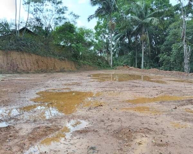 Terreno em Juquitiba medindo 3.200,00 m² com platô