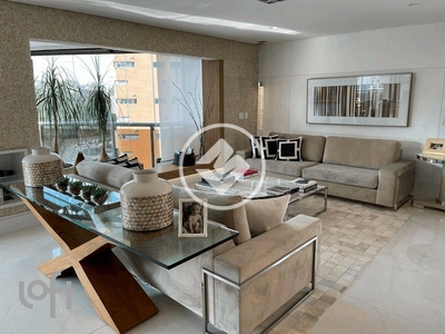 Apartamento à venda em Vila Nova Conceição com 244 m², 4 quartos, 2 suítes, 2 vagas