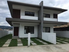 Casa à venda no bairro Centro em Garopaba