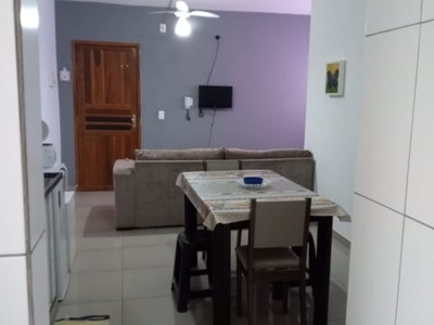 Apartamento com 02 dormitórios, sala ampla, 01 vaga de garagem, aproximadamente 2km da praia da enseada.