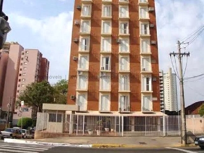 Apartamento reformado com suíte master no Centro