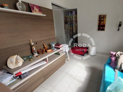 Apartamento térreo a venda em Santos, localizado no bairro do Boqueirão.