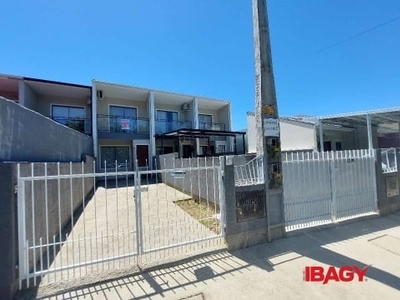 Casa com 2 quartos para alugar na rua araucária, 622, potecas, são josé, 56 m2 por r$ 2.100