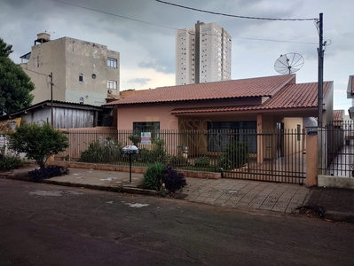 Casa em Centro, Apucarana/PR de 146m² 3 quartos à venda por R$ 749.000,00