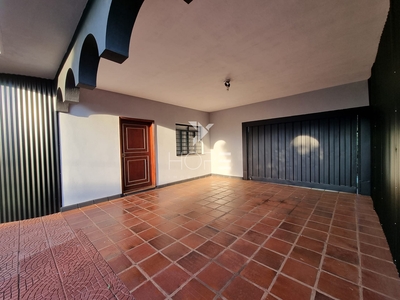 Casa em Jardim Shangri-la A, Londrina/PR de 170m² 3 quartos para locação R$ 3.899,00/mes