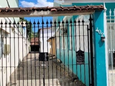 Casa sobrado com 2 suítes, centro de macaé/rj.